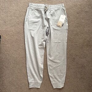 NWT Vuori Performance Jogger in Light Gray